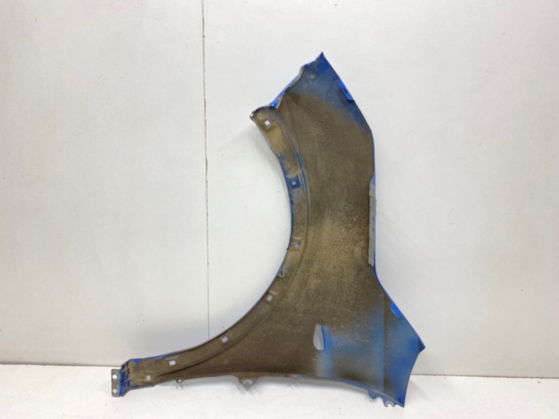 Крыло переднее правое