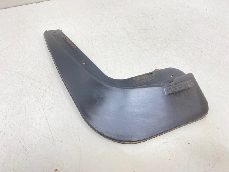 Брызговик задний левый