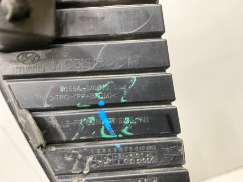 Рамка противотуманной фары правой