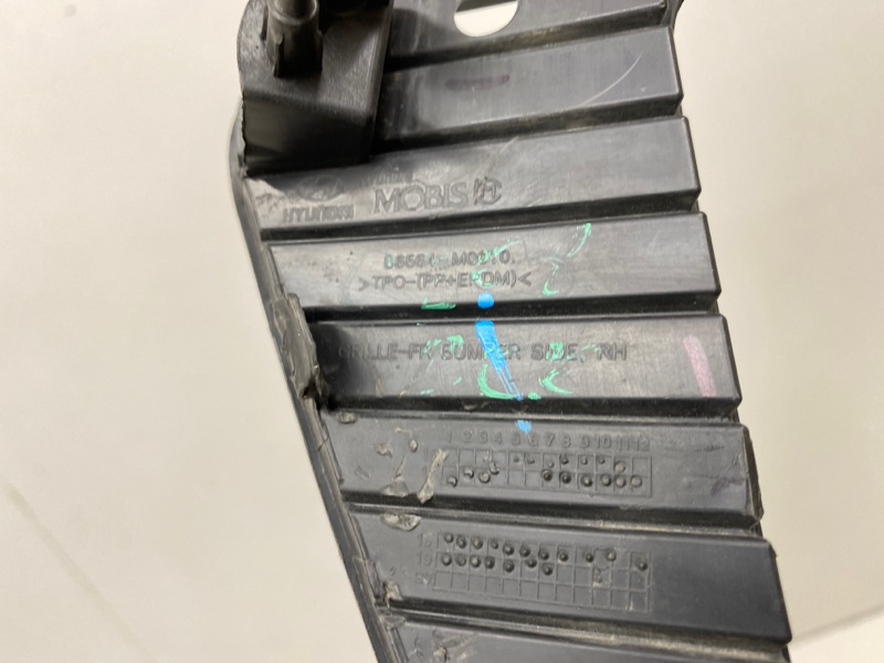 Рамка противотуманной фары правой