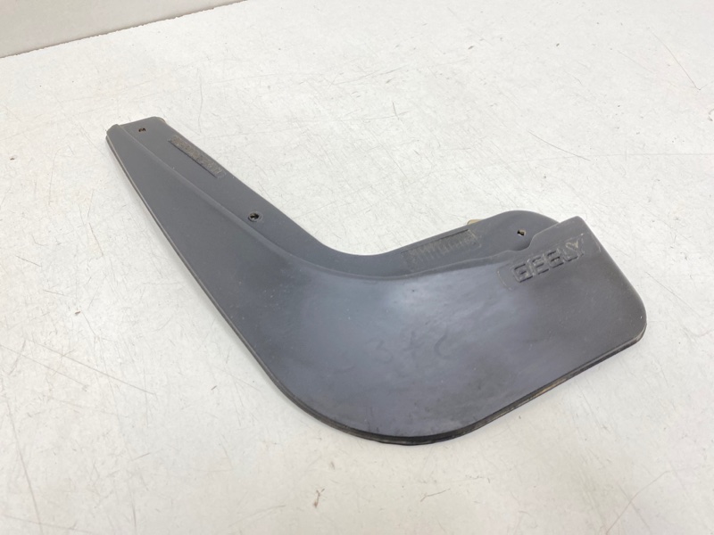 Брызговик задний левый