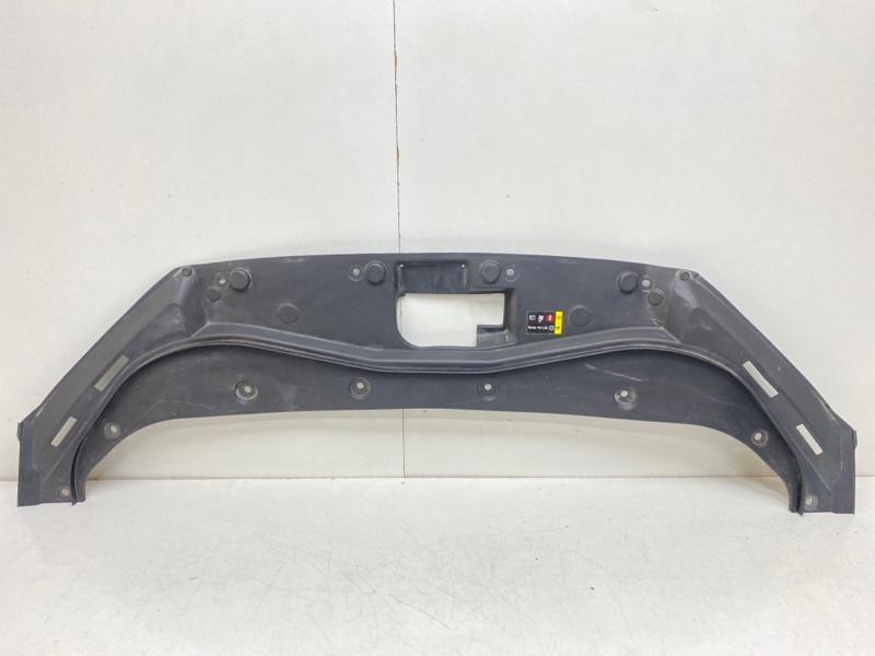 Кожух замка капота