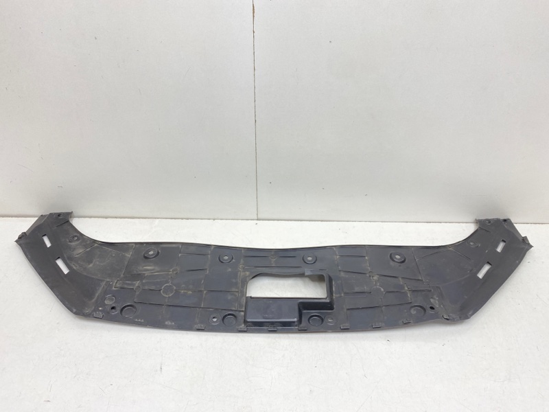 Кожух замка капота