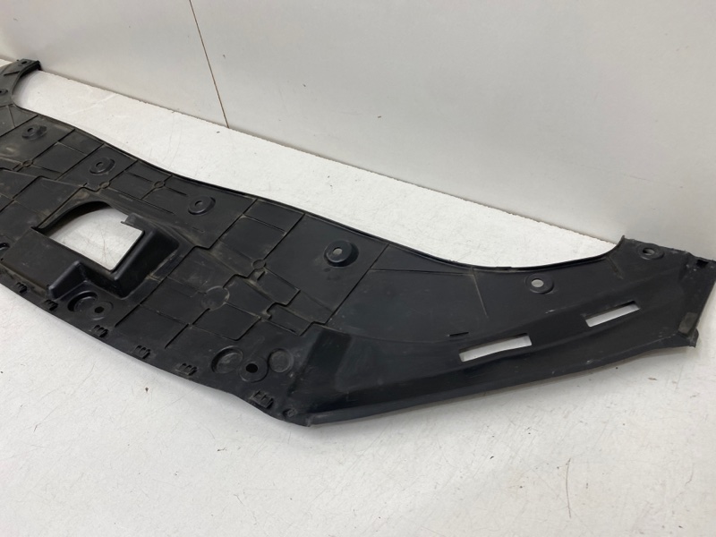 Кожух замка капота