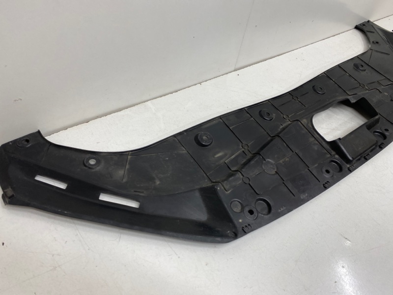 Кожух замка капота