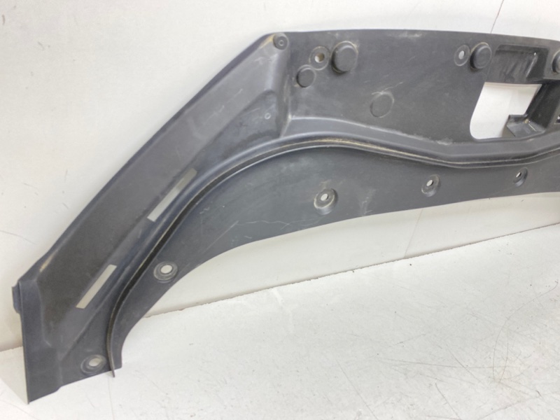 Кожух замка капота