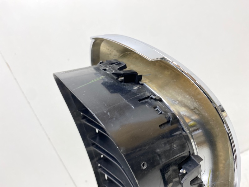 Решетка радиатора правая