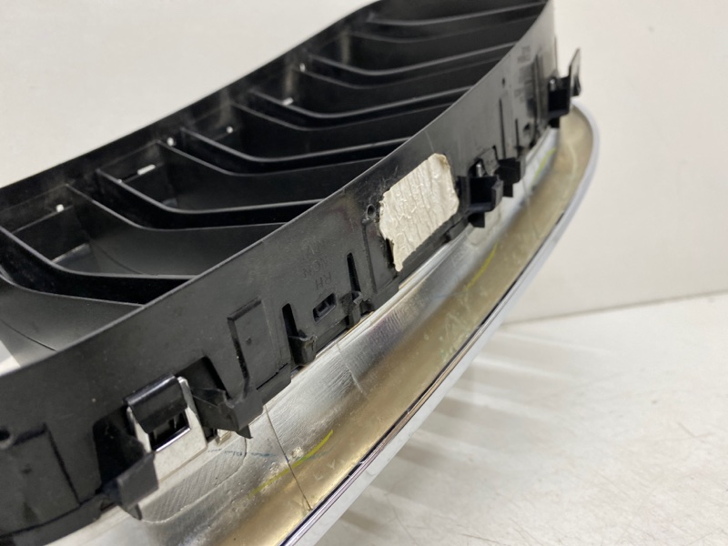 Решетка радиатора правая