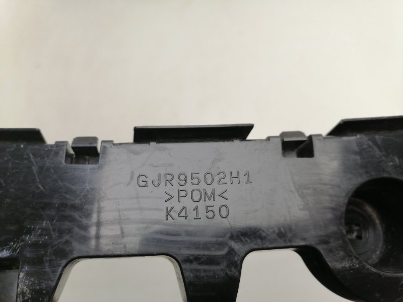 Кронштейн заднего бампера правый