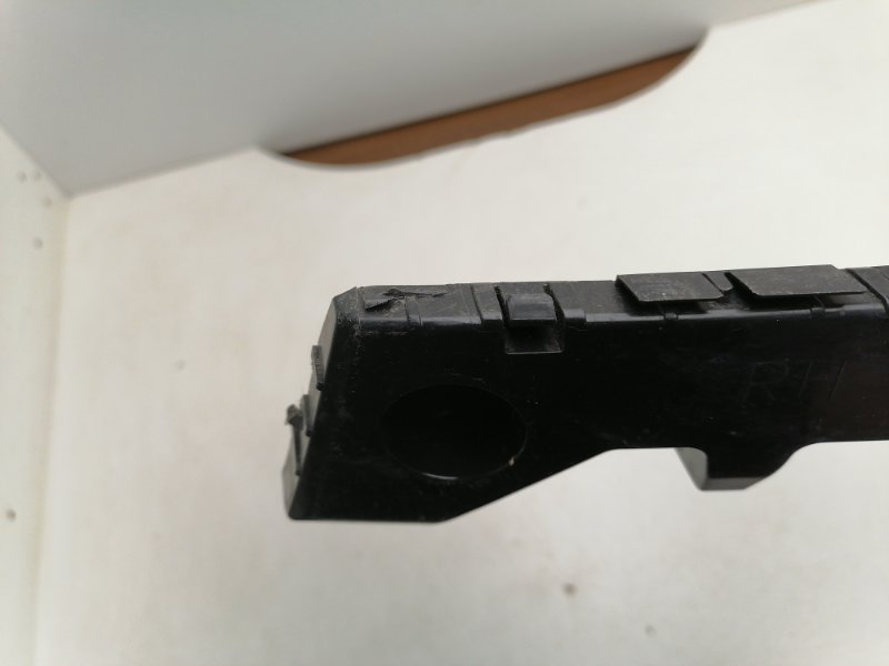 Кронштейн заднего бампера правый