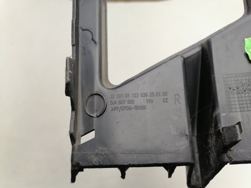 Рамка противотуманной фары правой