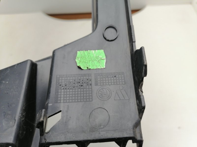 Рамка противотуманной фары правой