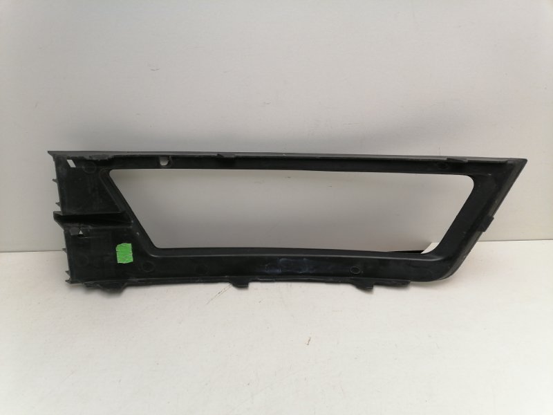 Рамка противотуманной фары правой