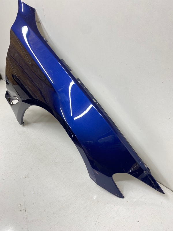 Крыло переднее правое