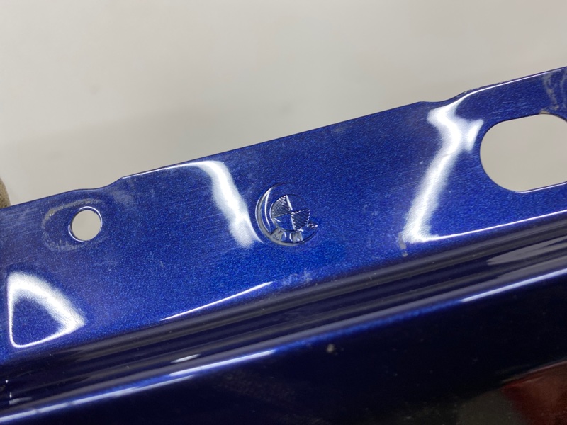 Крыло переднее правое