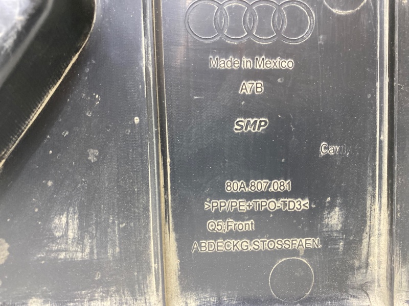 Кожух замка капота