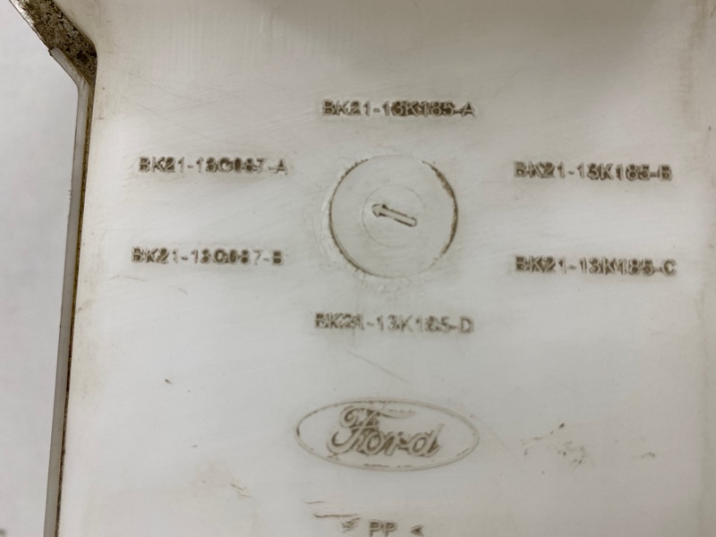 Бачок омывателя лобового стекла