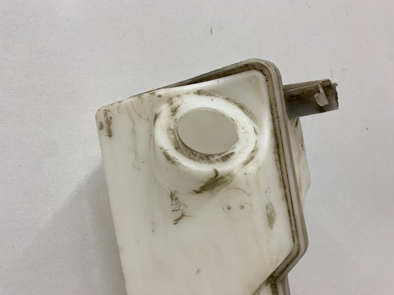 Бачок омывателя лобового стекла