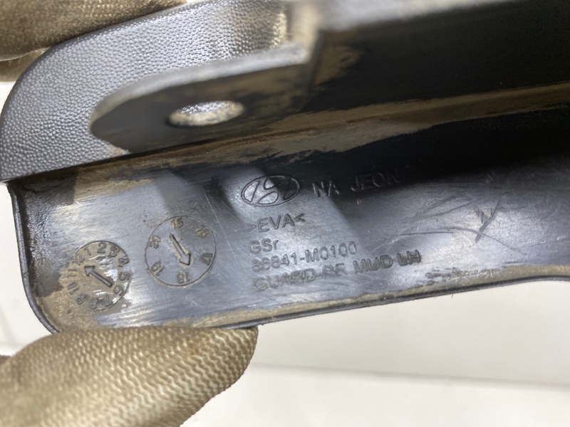 Брызговик задний левый