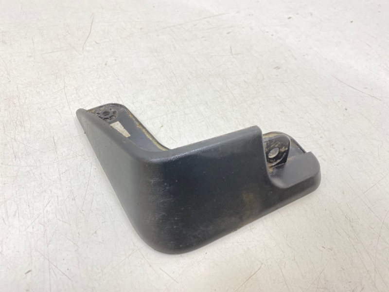 Брызговик задний левый