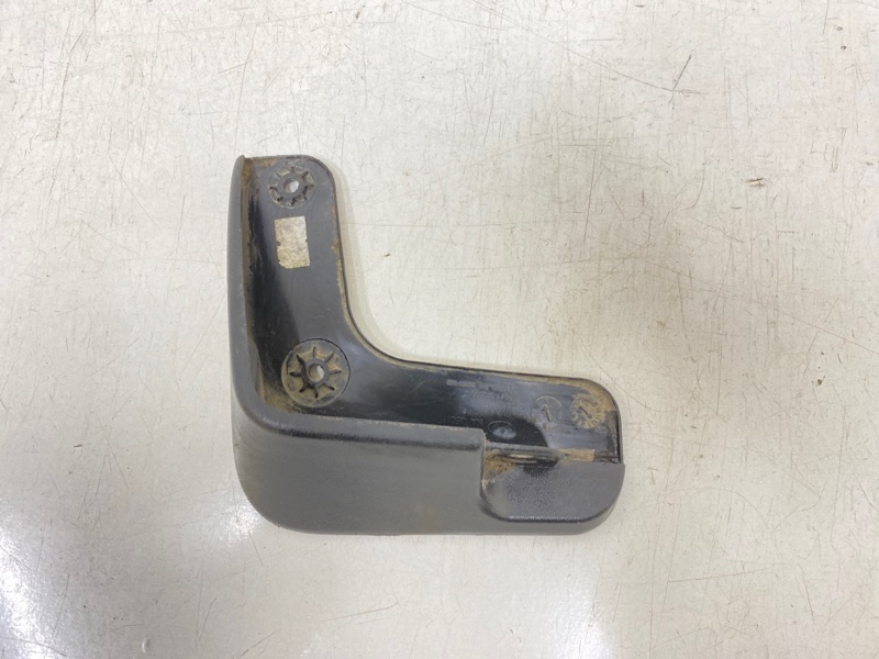 Брызговик задний левый