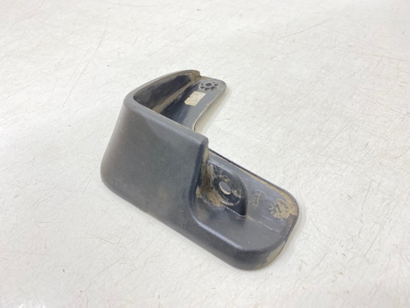 Брызговик задний левый