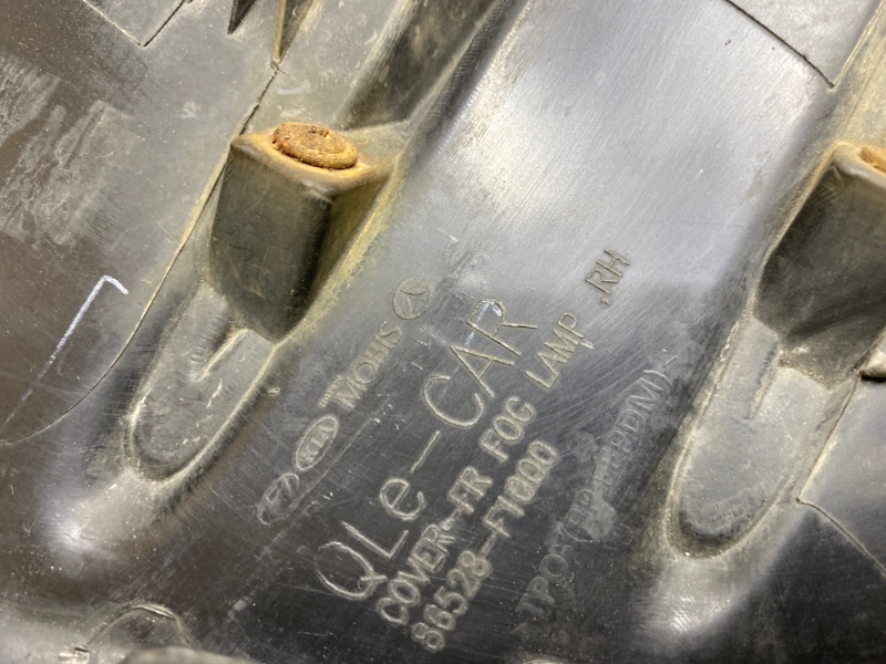 Рамка противотуманной фары правой