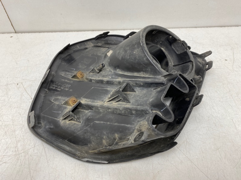 Рамка противотуманной фары правой