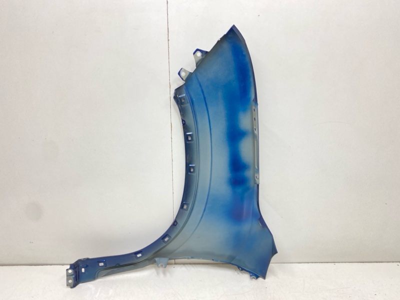 Крыло переднее правое