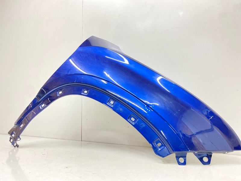 Крыло переднее правое