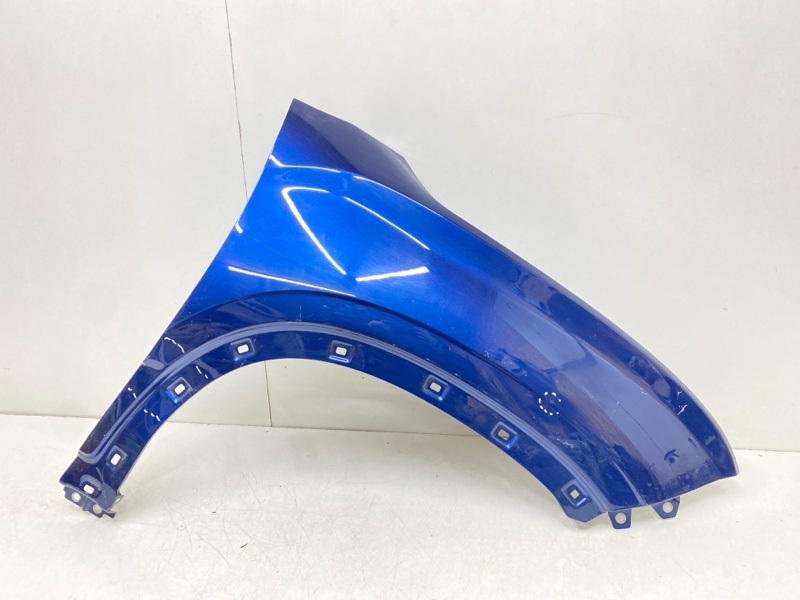 Крыло переднее правое