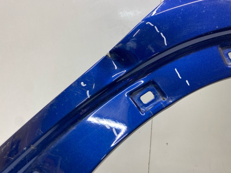 Крыло переднее правое