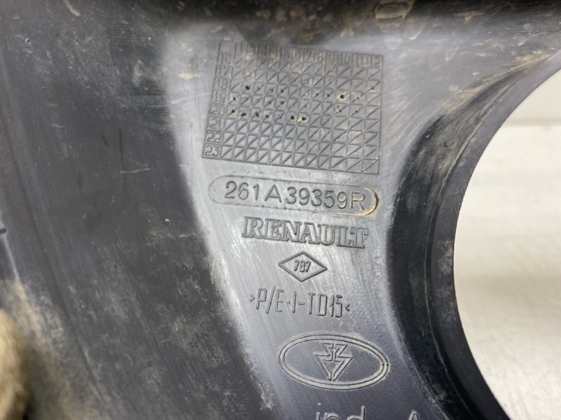 Рамка противотуманной фары левой