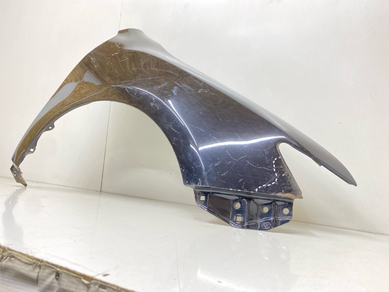 Крыло переднее правое