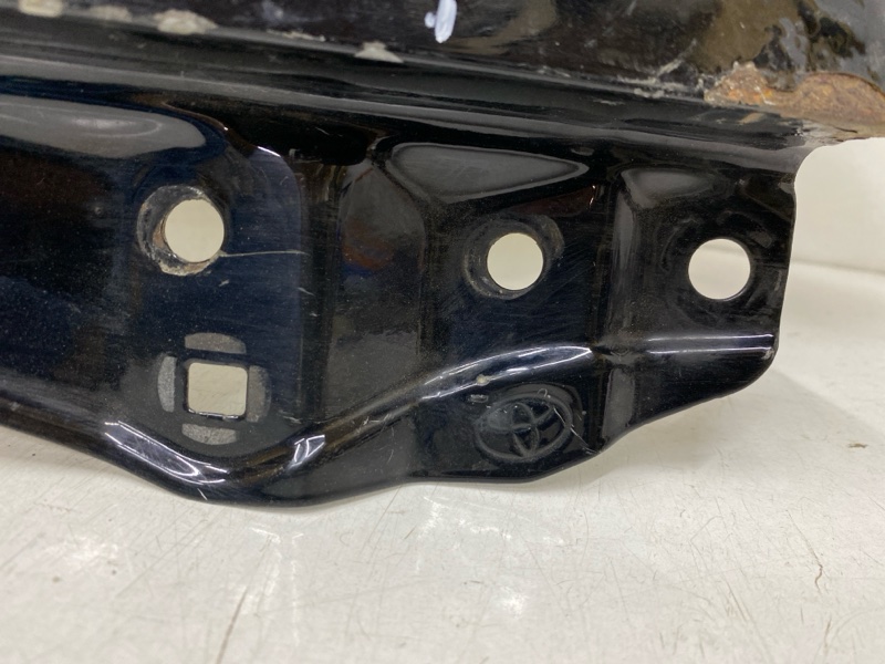 Крыло переднее правое