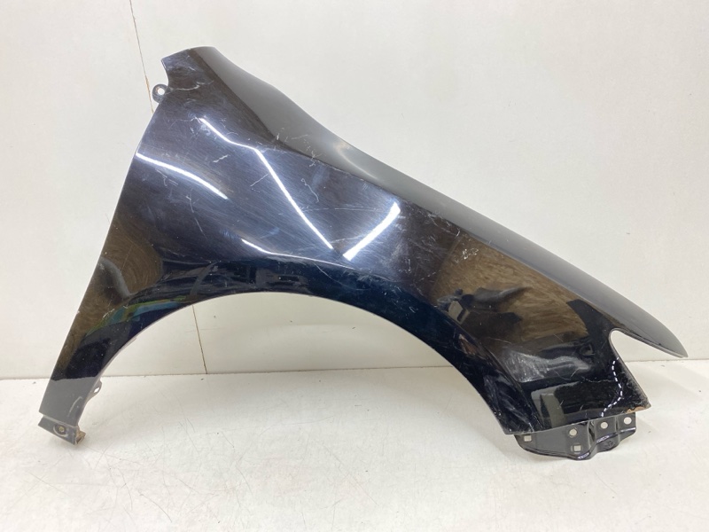 Крыло переднее правое