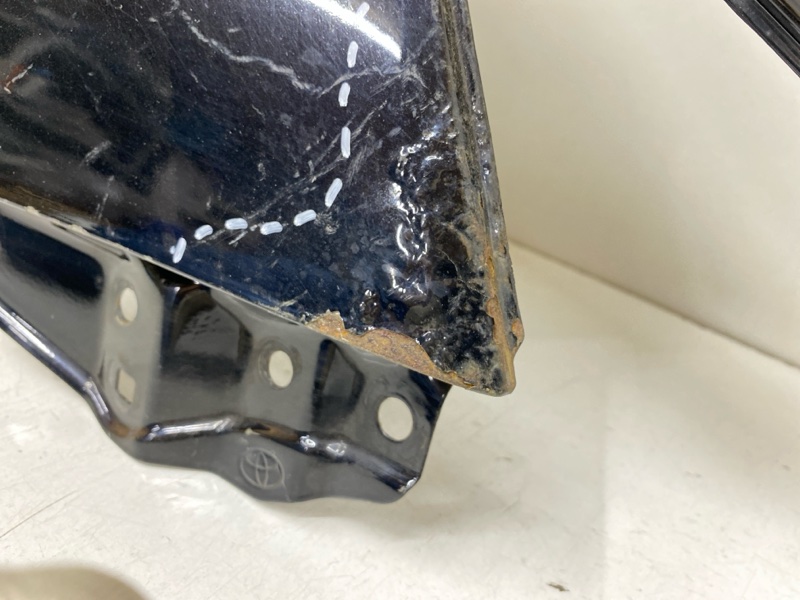 Крыло переднее правое