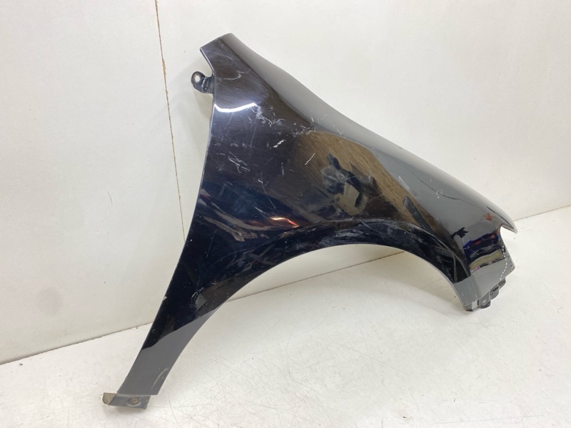 Крыло переднее правое