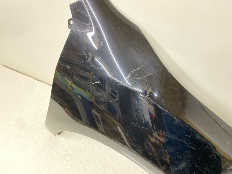 Крыло переднее правое