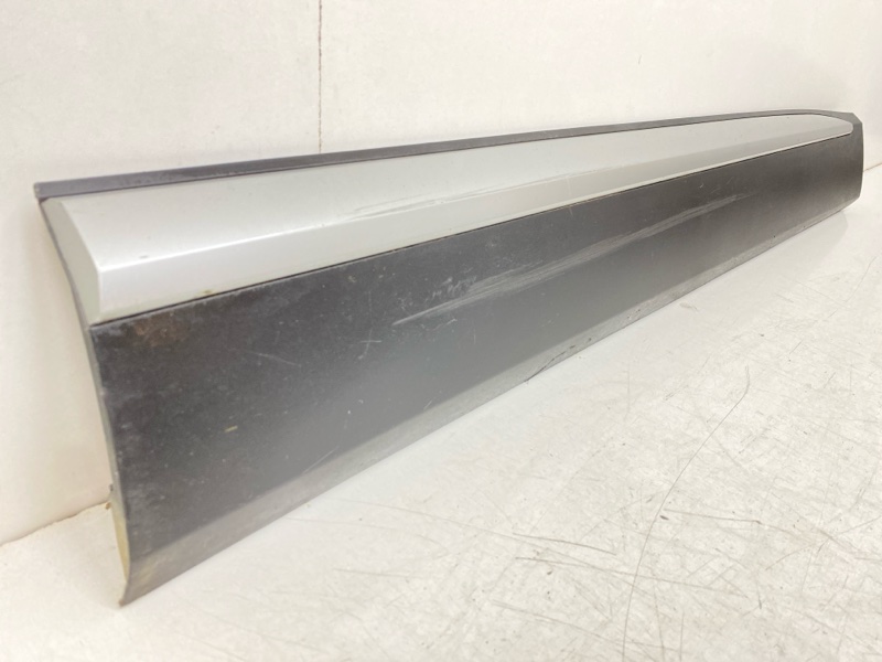 Накладка двери передней правой