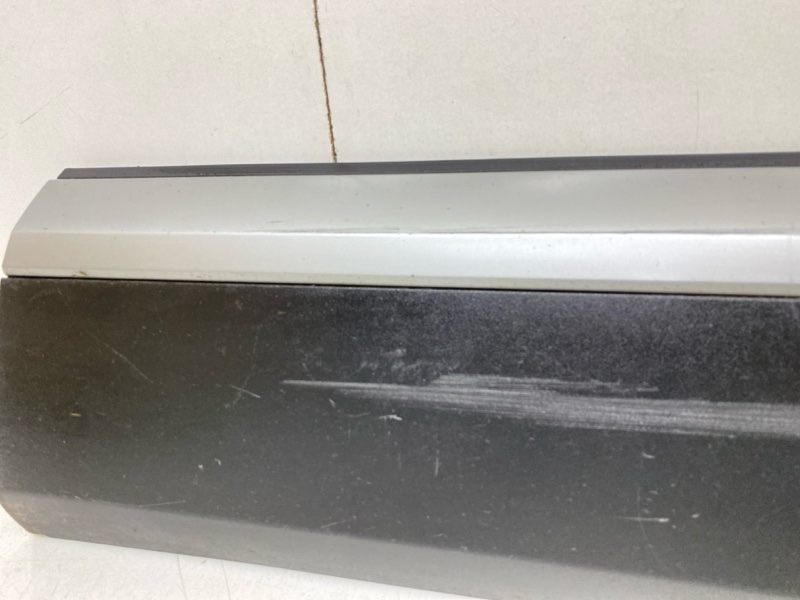 Накладка двери передней правой