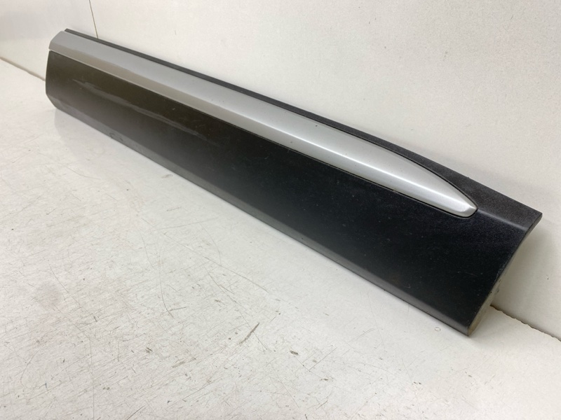 Накладка двери передней правой