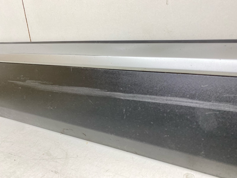 Накладка двери передней правой