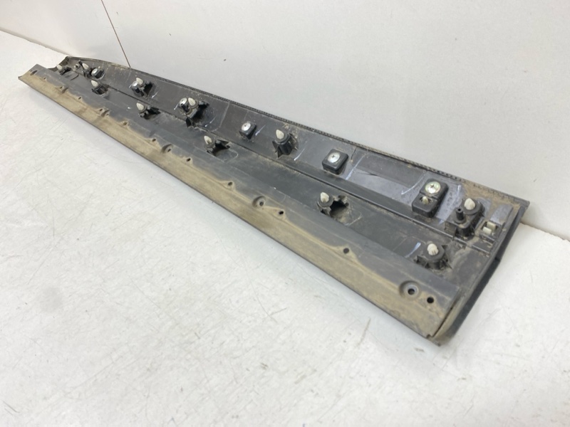 Накладка двери передней правой