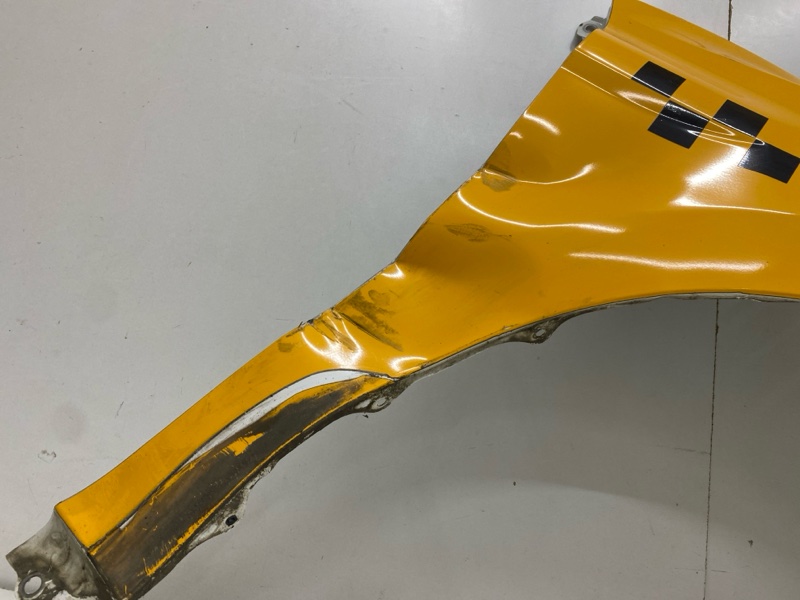 Крыло переднее правое