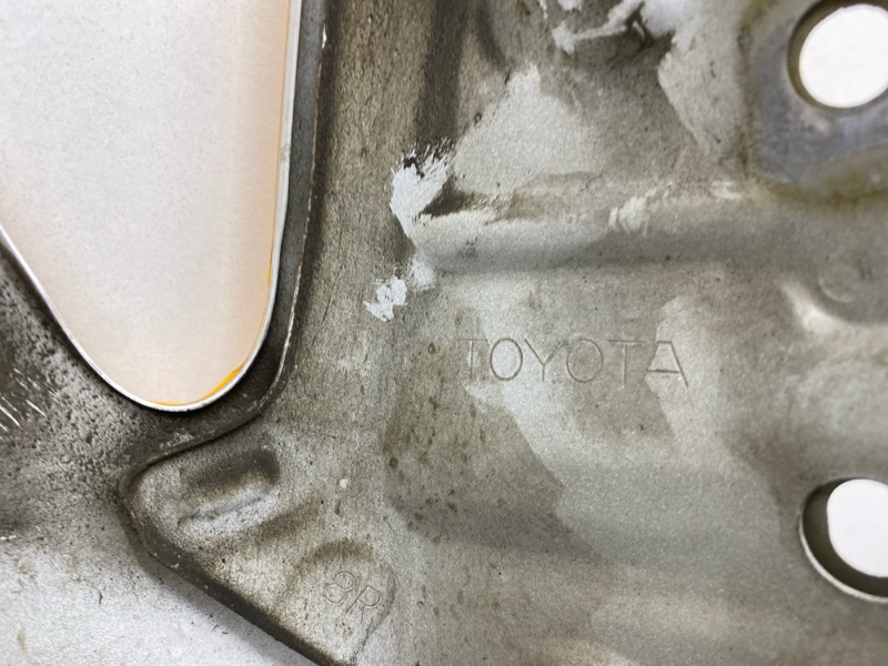 Крыло переднее правое