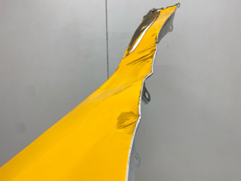 Крыло переднее правое