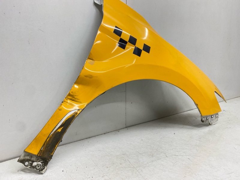 Крыло переднее правое