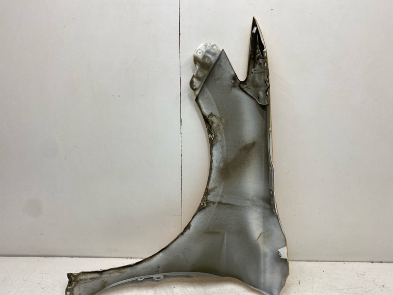 Крыло переднее правое