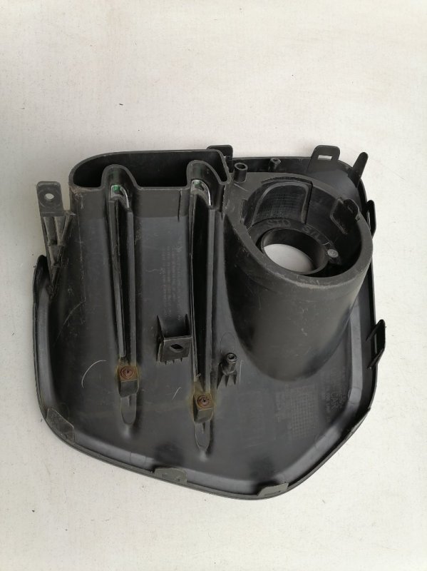 Рамка противотуманной фары левой